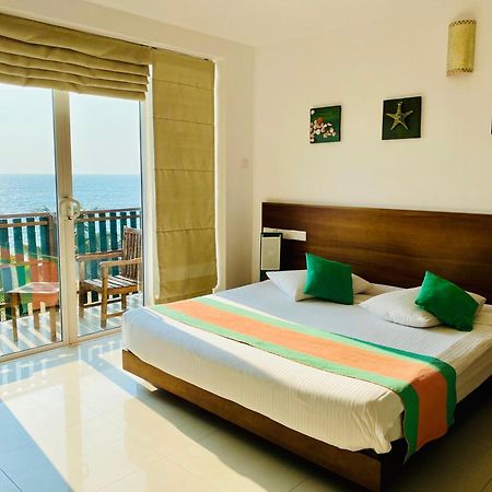 Saprin Beach Resort Uswetakeiyawa Exterior foto