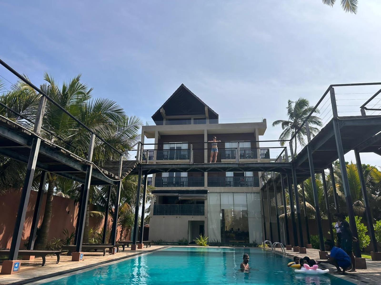 Saprin Beach Resort Uswetakeiyawa Exterior foto