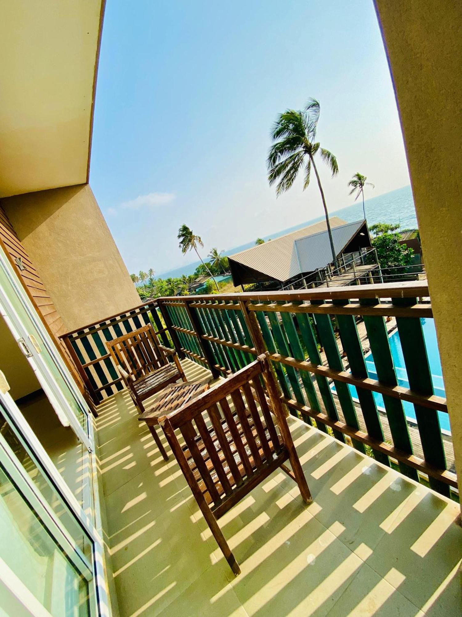 Saprin Beach Resort Uswetakeiyawa Exterior foto