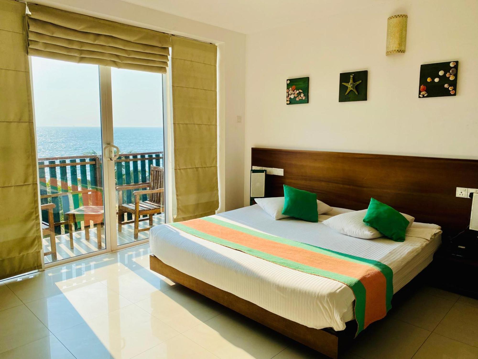 Saprin Beach Resort Uswetakeiyawa Exterior foto