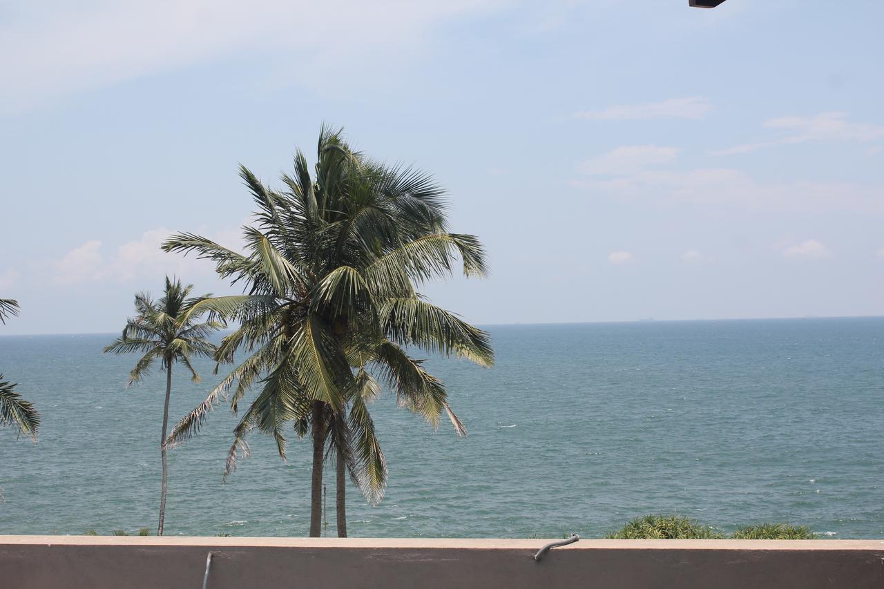 Saprin Beach Resort Uswetakeiyawa Exterior foto