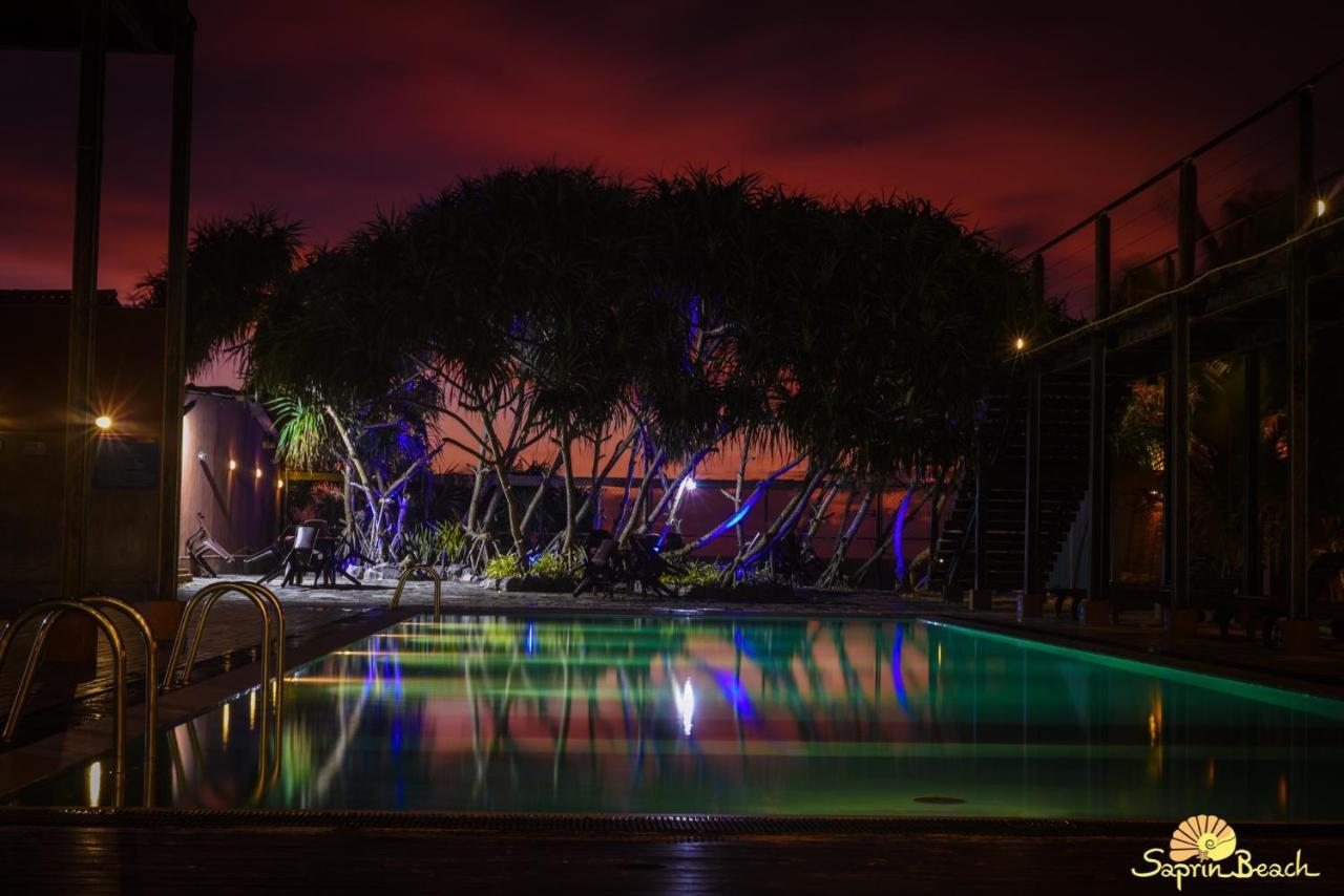 Saprin Beach Resort Uswetakeiyawa Exterior foto