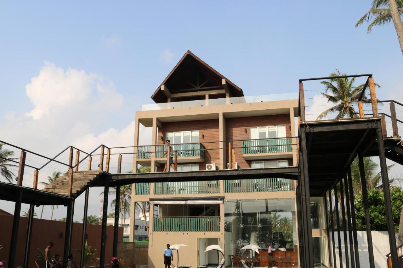 Saprin Beach Resort Uswetakeiyawa Exterior foto